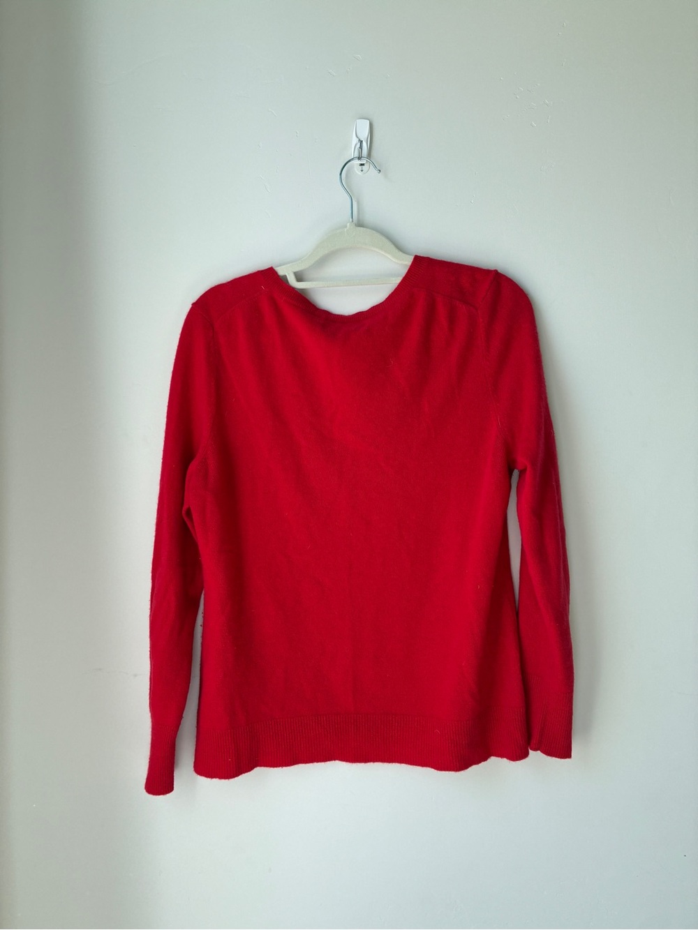 Red V-Neck Cashmere Sweater - Picture 4 of 4
